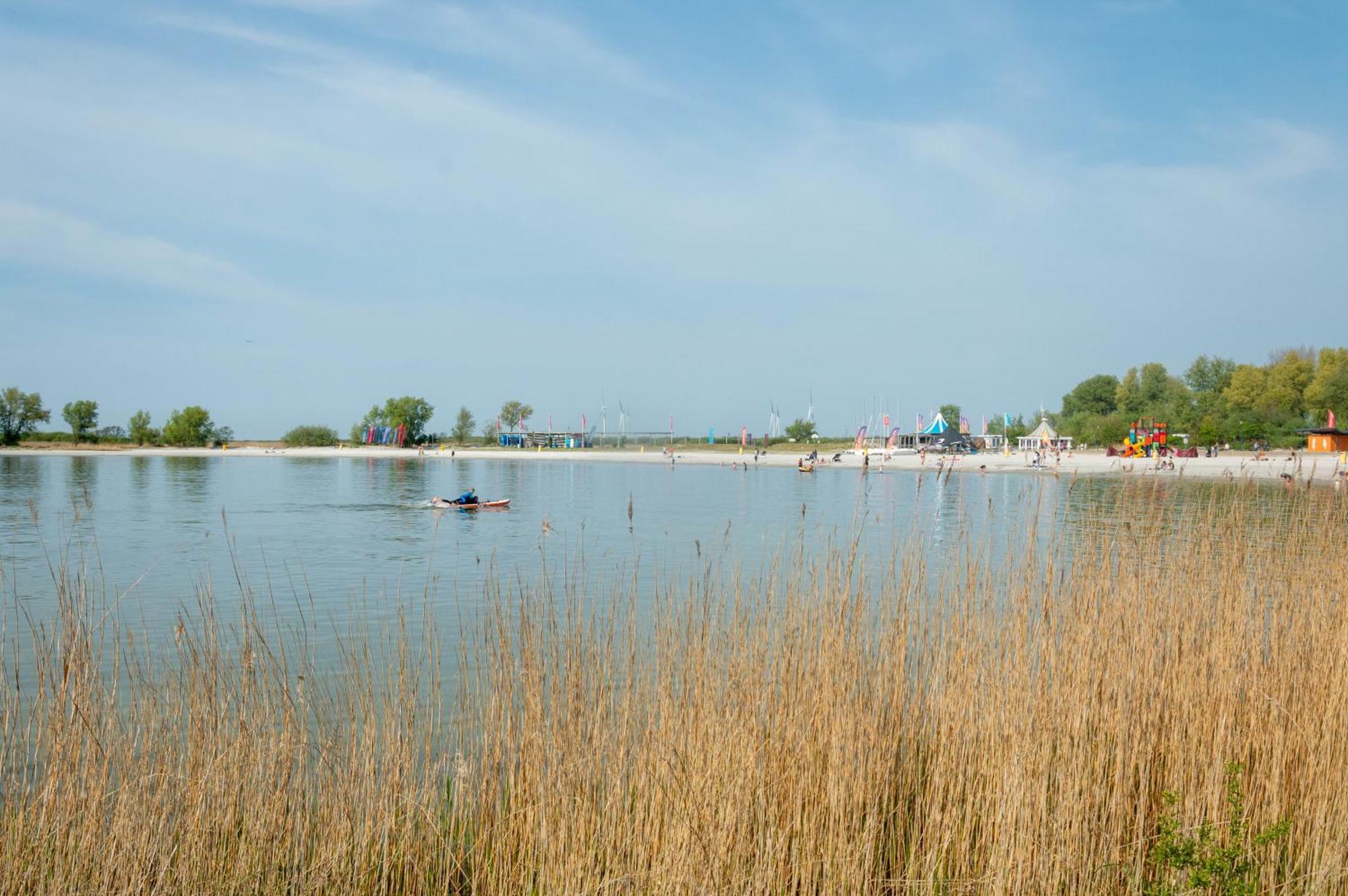 Zuiderzeestate 35, Prachtig Appartement Aan Het Ijsselmeer Makkum Bagian luar foto
